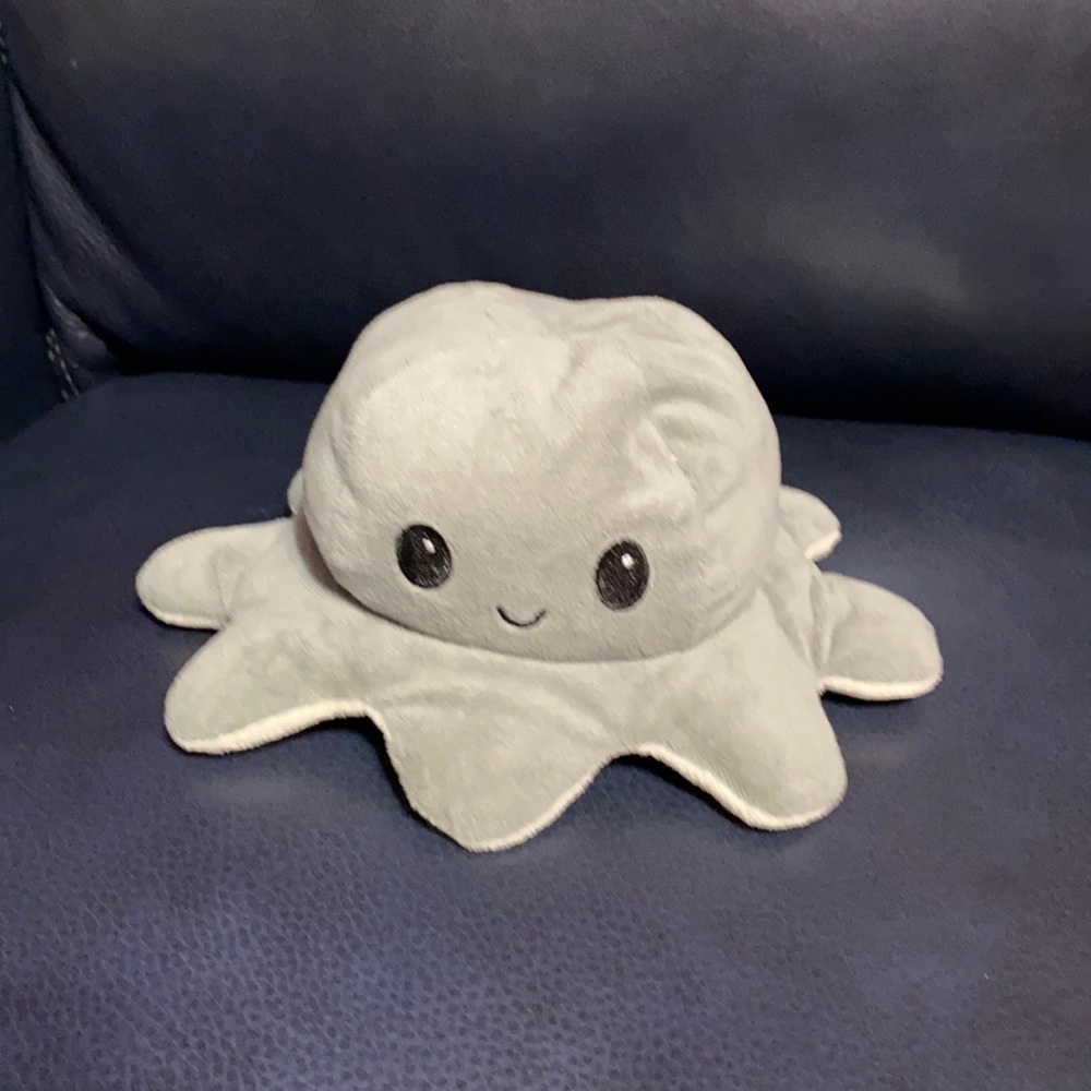 Reversible grey white octopus